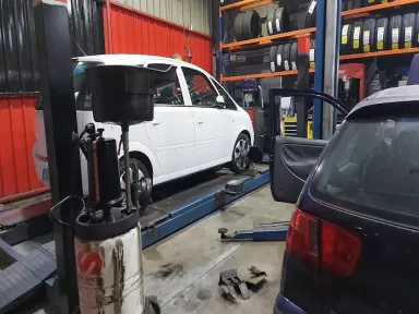 HITCON Automóvil Center