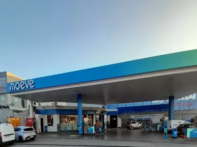 Estación de servicio Moeve, antes Cepsa