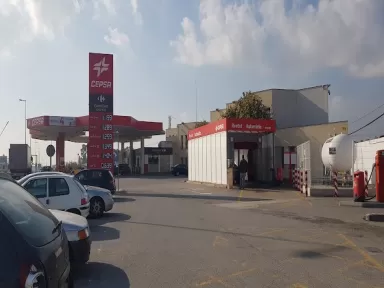 Estación de servicio Moeve, antes Cepsa