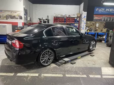 Llantas y Ruedas - Barcelona (Sede central)