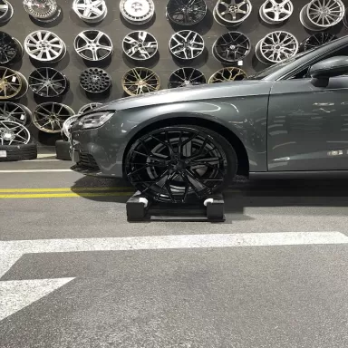 Llantas y Ruedas - Barcelona (Sede central)