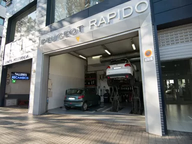 Peugeot Taller oficial · Concesionario de vehículos de ocasión y km0 · Auto Almogàvers · La Maquinista