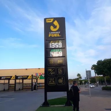 Gasolinera low cost fuel