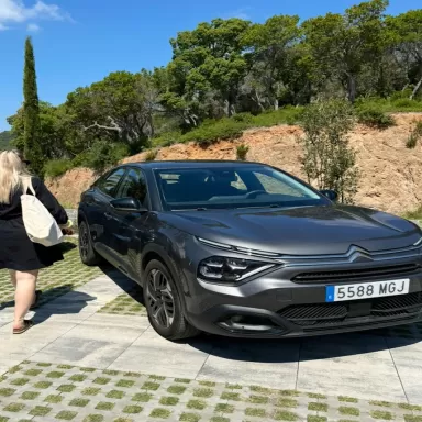 ClickRent Barcelona Aeropuerto | Alquiler de Coches y Furgonetas