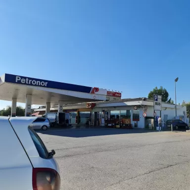 Estación de Servicio Petronor - Repsol